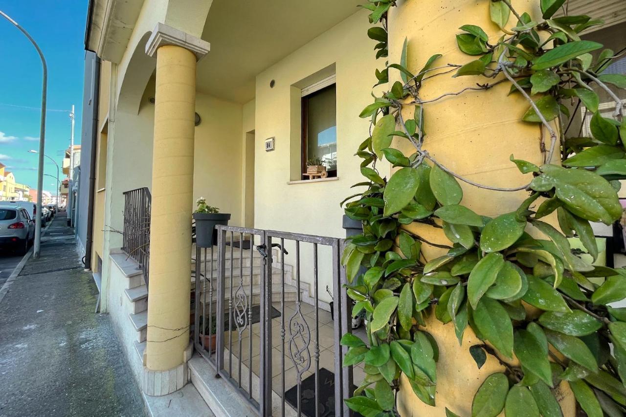 Aristanis Home Vacation Apartment Oristano Exterior photo